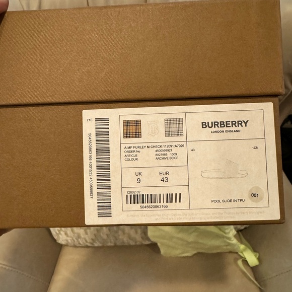 Men’s Burberry slides - Picture 4 of 6